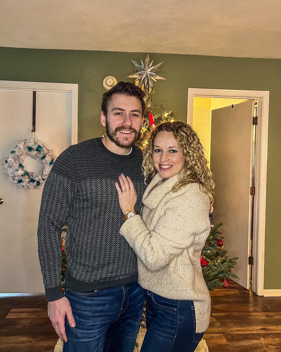 katie_rust_'s tweet photo. 12/25/21. Easiest “yes” of my life. 💞 https://t.co/26e8gOwzQe