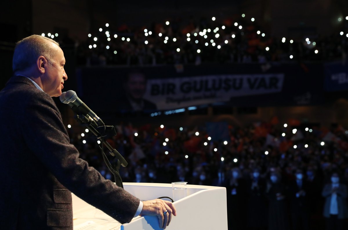 RTErdogan's tweet photo. Davası olmayanın sevdası olmaz, sevdası olmayanın öfkesi olmaz. Şayet bazen öfkeli gözüküyorsak, tek sebebi sevdamızdır, tek sebebi davamızdır.

Rabbim her birimizi bu dava yolundan, bu sevda yolundan, bu aşk yolundan ayırmasın... https://t.co/xQEHR1ioeW