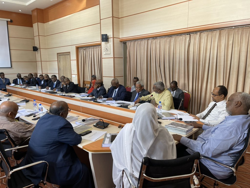 ANDjibouti's tweet photo. Réunion de la Commission des Finances, de l’économie générale et du plan
Les parlementaires ont commencé à examiner en commission le Projet de loi de Finances initiale n°142/AN/21/8ème L portant budget de l’Etat pour l’exercice 2022.
#ANDJ #DJ https://t.co/e1Cip4x1n5