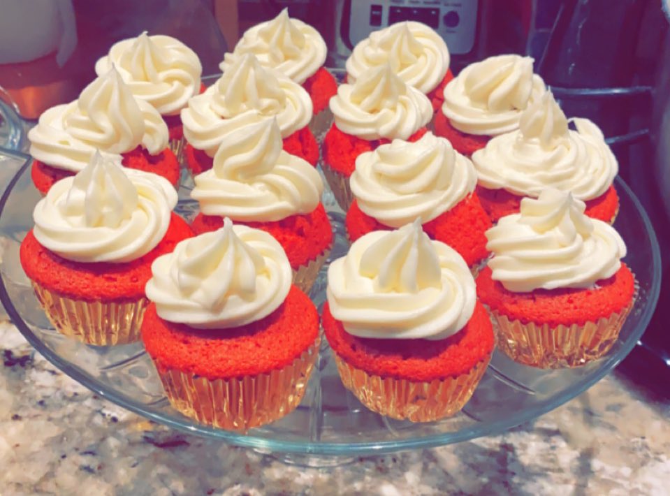 ChefAshCatering's tweet photo. Chicken Sausage Biscuit Ring
Red Velvet Cupcakes 
Homemade Chex Mix
#FoodieBeauty 
#ChefAsh
#baking https://t.co/gZkJRL4T3u