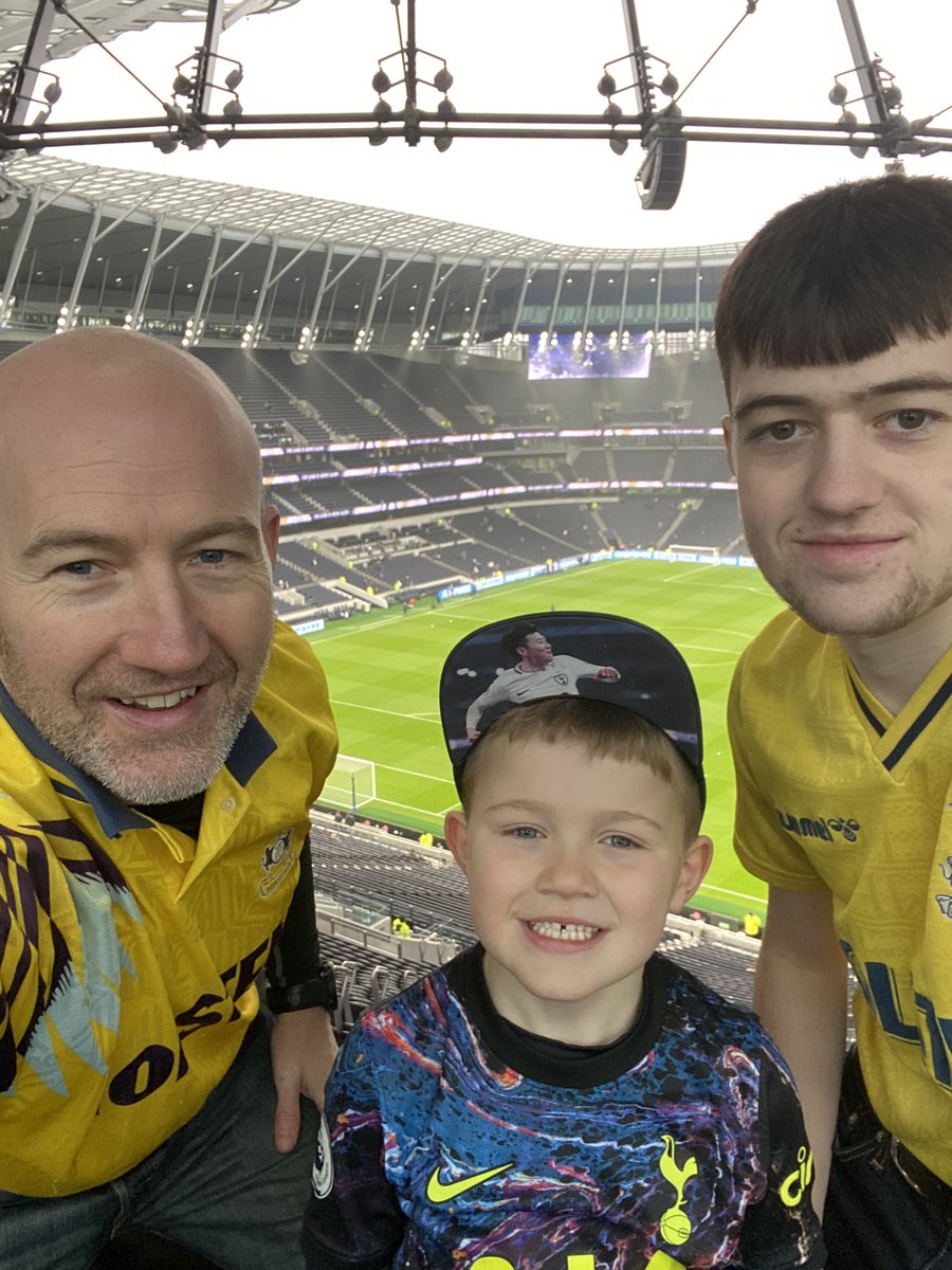 Me and my two boy’s together at the home of @SpursOfficial for the first time today repping our away shirts in support of @Shelter #NoHomeKit #COYS #THFC