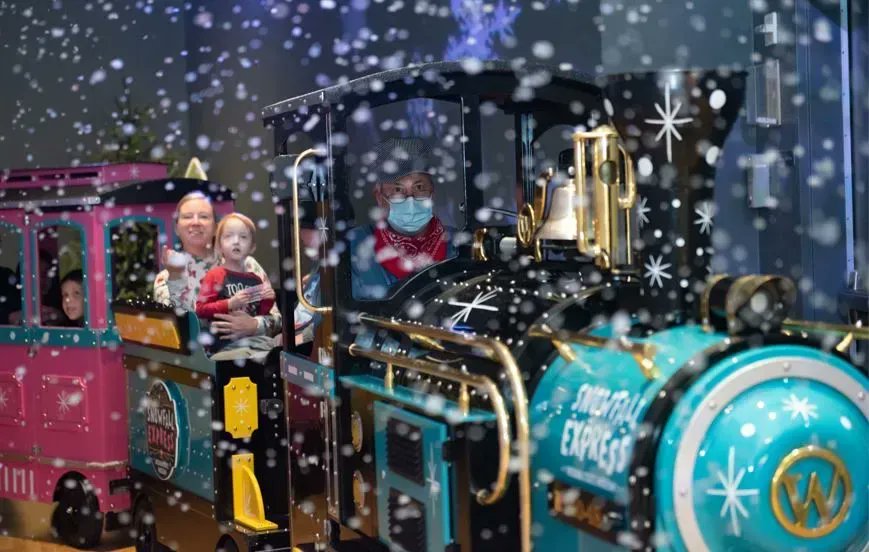 IndianaMuseum's tweet photo. Discover holiday magic during your visit to #CelebrationCrossing21 at #IndianaStateMuseum. Take a journey on the NEW! Snowfall Express train, explore Santa's Front Yard and the Reindeer Barn, plus SO much more. Plan your visit: https://t.co/573YMNxajf https://t.co/WCSu4htvAW