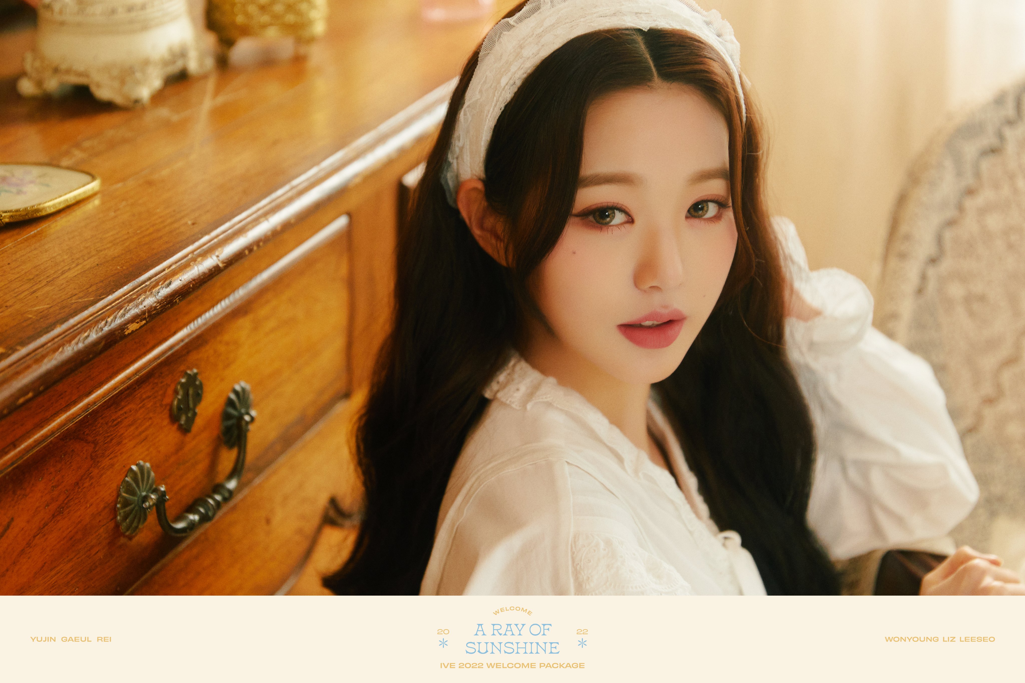 アイドル IVE WELCOME PACKAGE A RAY OF SUNSHINE IVE A RAY OF SUNSHINE 2022 WELCOME PACKAGE - Kpop USA
