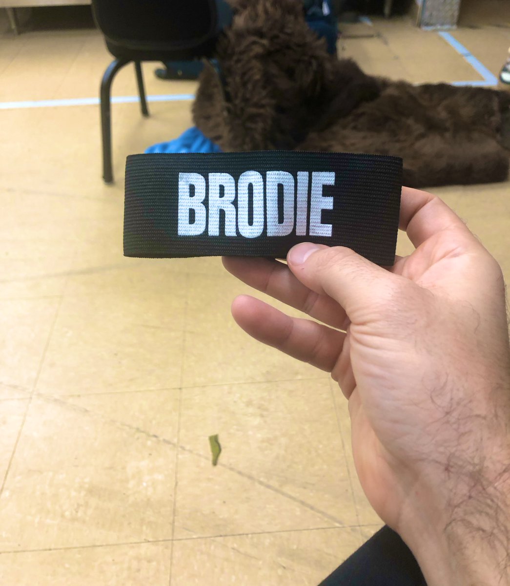 emiliosparks's tweet image. Last time I was with @MachineGunKA, he showed me this armband. After both of us became glassy eyed, he let me know this goes with him everywhere. Even though their gone, the people we’ve lost never leave us, they just become a part of us #BrodieLeeForever