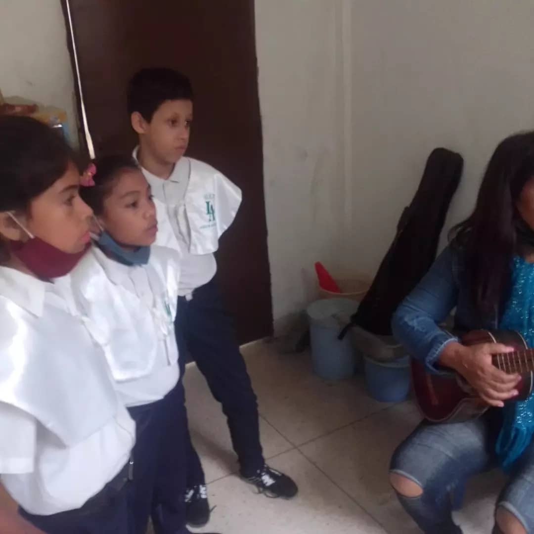 Cultuinter_ZEDC's tweet photo. #14Dic2020
#CoordinaciondeCulturaZEDC
"Bienvenida a la Navidad", U.E.N. "Liceo de Aplicación".
@nicolasmaduro @MPPEDUCACION
@_LaAvanzadora @ZonaEducativaDC
@gracielamarilis @DGCE_MPPE
@MPPE_VCEUP
#GobiernoBolivariano #EntreTodosNosCuidamos #juntasyjuntoshacemoscomunidad https://t.co/Dnx9xvcTfW