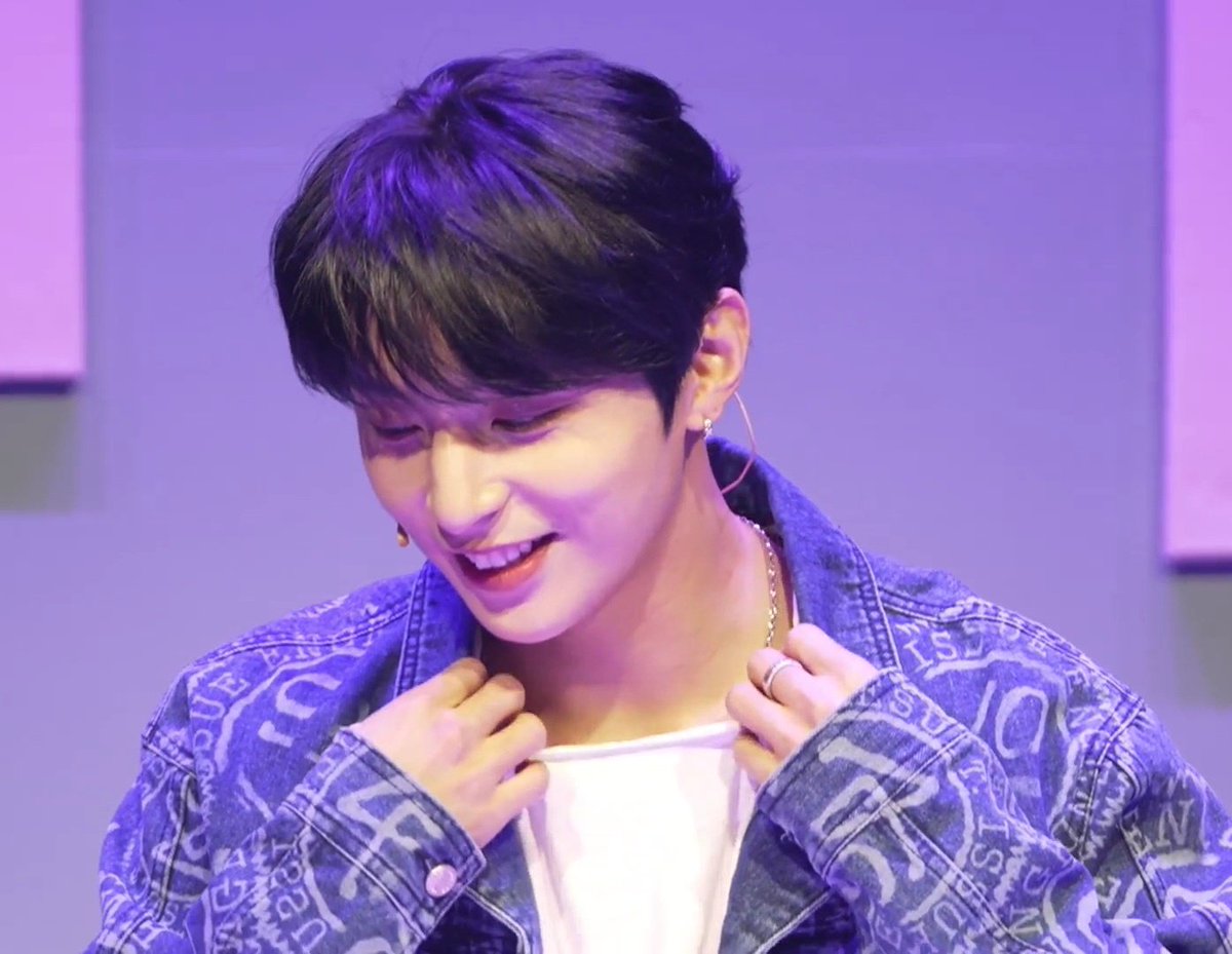 타투 아니고 헤나 하고 왔다고 수줍게 자랑하는 게 진심...... 유죄다 🥲