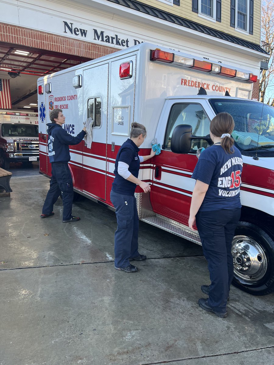 BenNalborczyk's tweet photo. Just because yesterday was Christmas doesn’t mean today isn’t back to business, Sunday AM Volunteers wash and Decon units for the days shift https://t.co/Z0Zfmh2mex