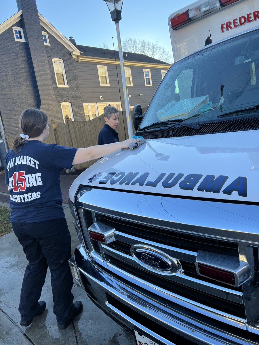 BenNalborczyk's tweet photo. Just because yesterday was Christmas doesn’t mean today isn’t back to business, Sunday AM Volunteers wash and Decon units for the days shift https://t.co/Z0Zfmh2mex