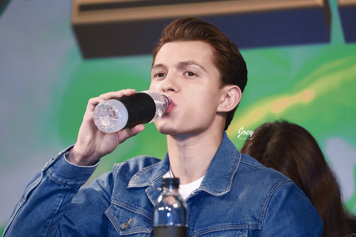 계정 거의 방치하고 있었는데 노웨홈 개봉했다고 여전히 찾아주시는 분들이 많네요 감사한 마음을 담아 구짤을 꺼내 봅니다... -오랜만에 사진 보정하면서 삐그덕 거리는 사람 드림-