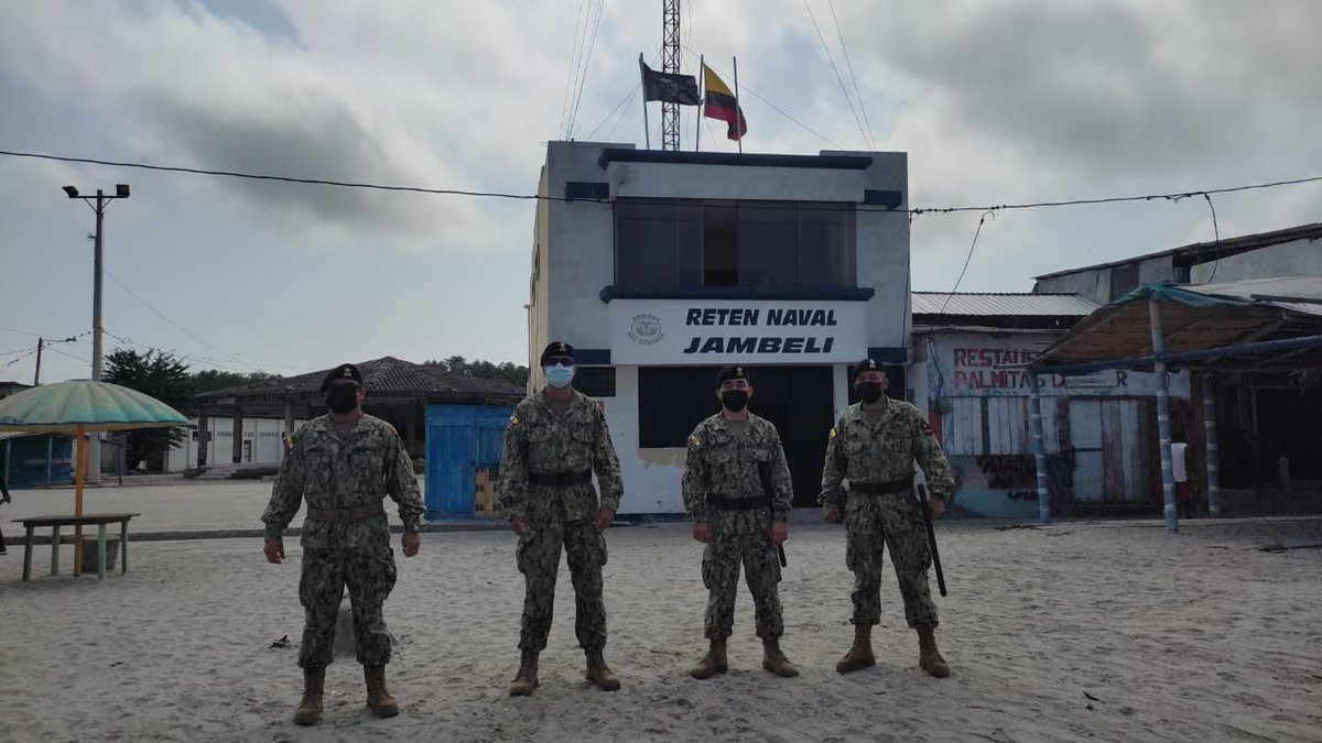 armada_ecuador's tweet photo. #ElOro |Capitanía de Puerto Bolívar, en este feriado de Navidad 🤶 se mantiene activa, dando seguridad a las embarcaciones de turismo en los diferentes muelles como también en playas de Jambelí y Bajo Alto. #UCSORO. https://t.co/MPV9hToRp2