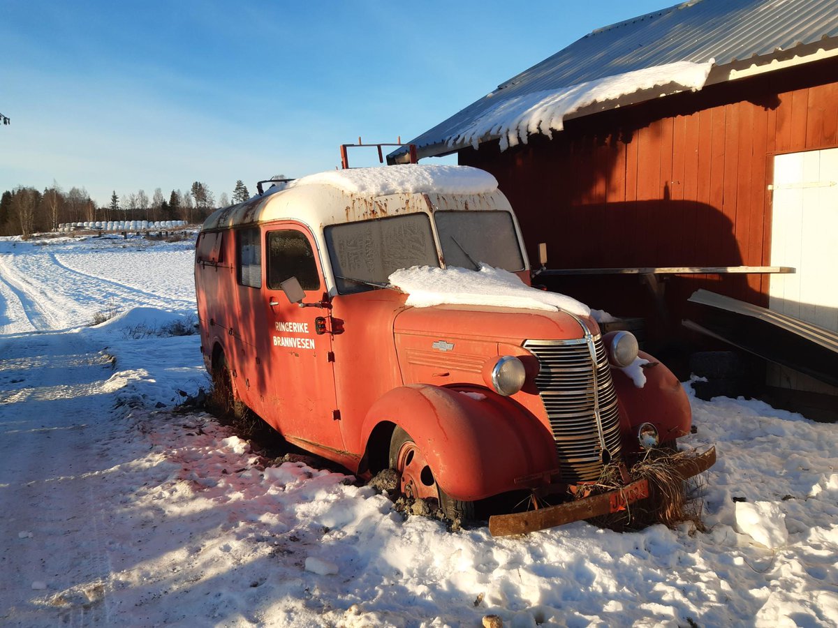 animesh1977's tweet photo. Pippi's horse cuddling Norwegian #fjording, classic @chevrolet fire truck, petrol pump, some random sightings from probably a trypical village in Norway 🤪 #nakkerud @visitnorway https://t.co/OsPnxgY0pe