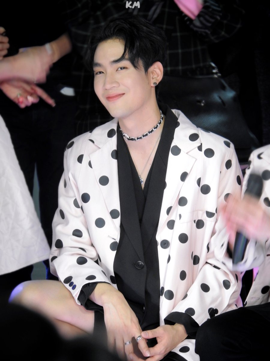 JellyHH2512's tweet photo. ยิ้มมุมปาก ᕕ( ᐛ )ᕗ @KiimMon 

#STHFASHIONSHOW 
#ขุณขิมมอญ https://t.co/cWuR7i2sbm