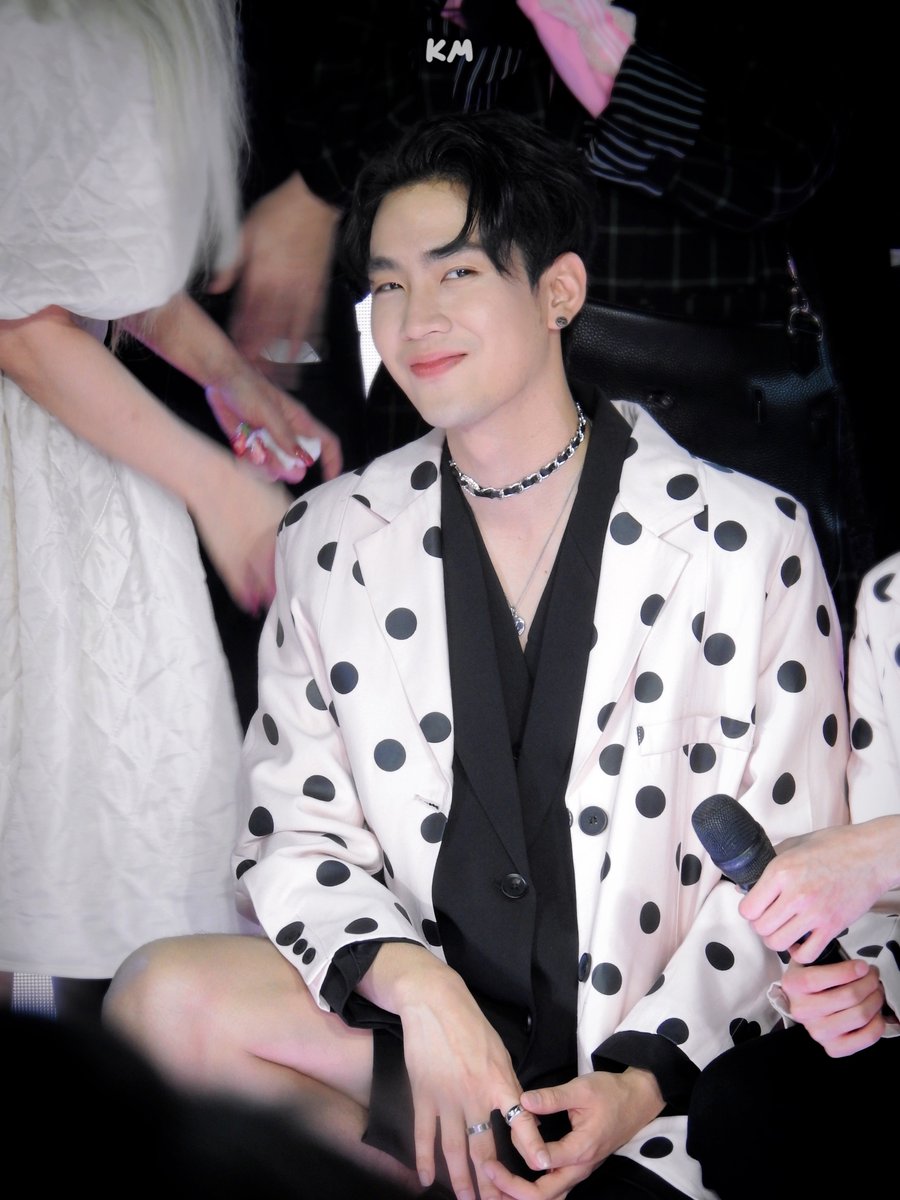 JellyHH2512's tweet photo. ยิ้มมุมปาก ᕕ( ᐛ )ᕗ @KiimMon 

#STHFASHIONSHOW 
#ขุณขิมมอญ https://t.co/cWuR7i2sbm
