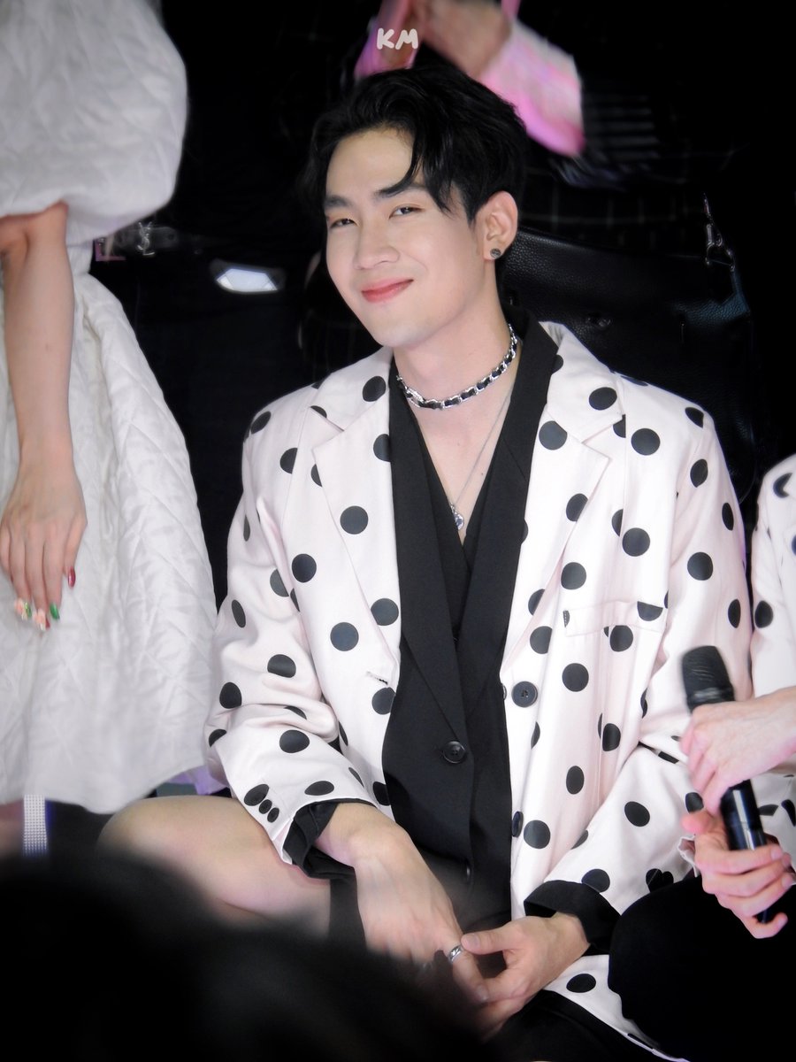 JellyHH2512's tweet photo. ยิ้มมุมปาก ᕕ( ᐛ )ᕗ @KiimMon 

#STHFASHIONSHOW 
#ขุณขิมมอญ https://t.co/cWuR7i2sbm