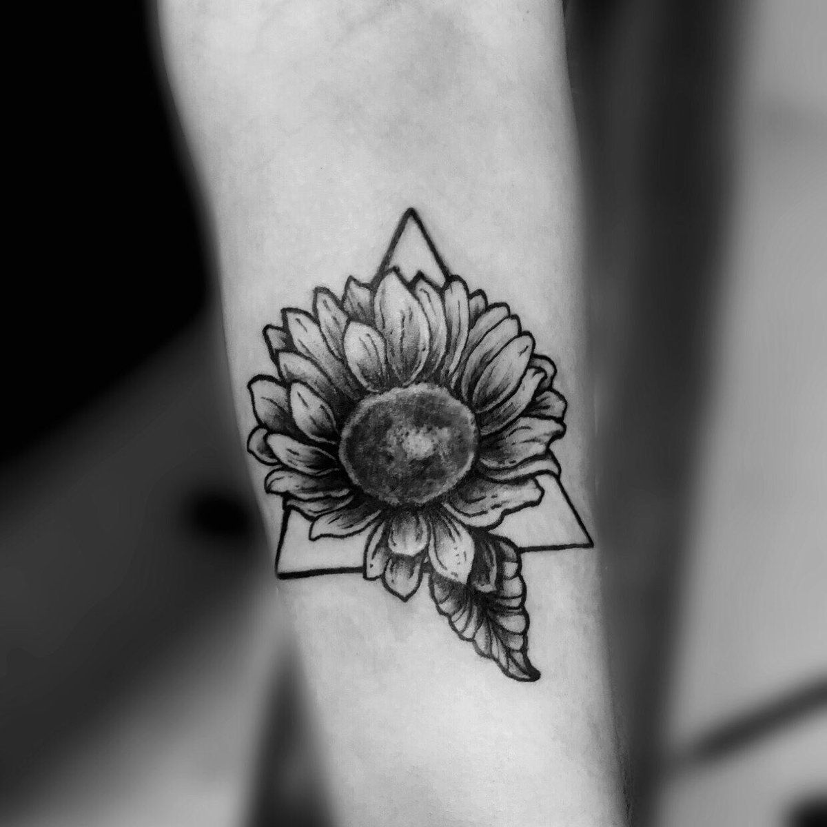A sentimental illustrated sunflower for a client. 🌻 
#tattoo #tattooartist #floraltattoo #brooklyn