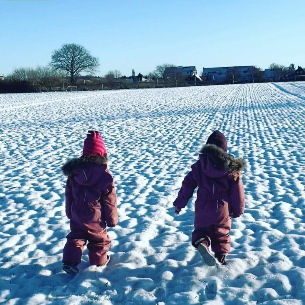 _derschnitz's tweet photo. Schneewichtel ❄️
#weißeweihnacht #zwillinge #winterspaziergang #schnee #wichtel #weihnachten #winter #schleswigholstein #altenholz #suburbia https://t.co/RnZIkgSQsq https://t.co/tkWAnULieG