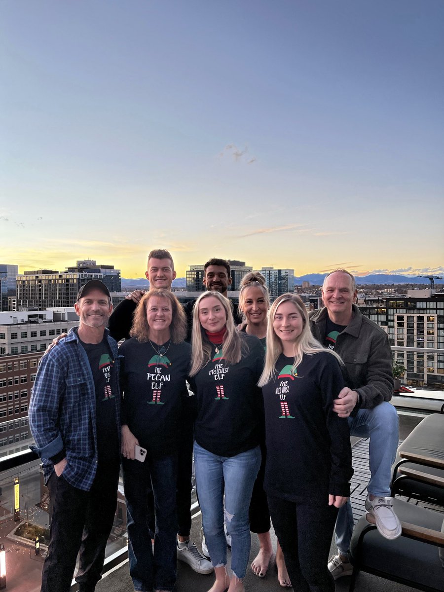 marybethLebo3's tweet photo. Soaking in our last night with the Walsh crew💙🗻 https://t.co/VKJYDZuvH3