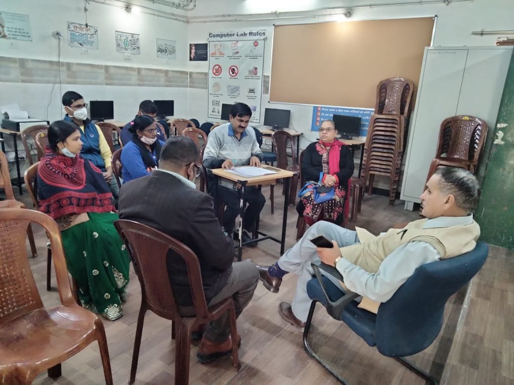 1002013SBV's tweet photo. आज विद्यालय में एसएमसी सदस्यों के साथ मासिक बैठक संपन्न हुई। बैठक के उपरांत सदस्यों ने कई कक्षाओं का निरीक्षण किया तथा EMC कार्यक्रम के तहत बच्चों के विचारों से अवगत हुए तथा उन्हें बिजनेस के कई अन्य विचार भी सदस्यों द्वारा सुझाए गए। https://t.co/fAvlaqDrg5