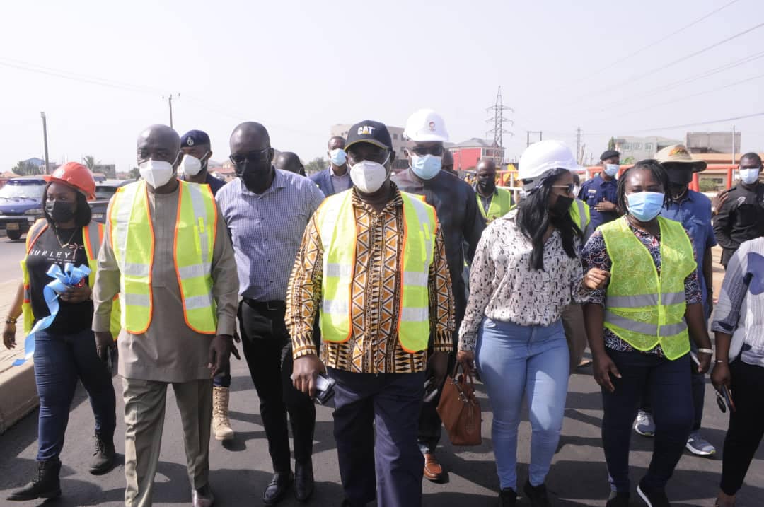 date_africa's tweet photo. 🇬🇭Ghana : Minister for Roads and Highways inspected ongoing works on the Nanakrom-School Junction Road.

#utdaghana #utdainfo #utdaroad #utdahighway #utdananakrom_school_junction_road #utdananakrom https://t.co/jJju3uQkLY