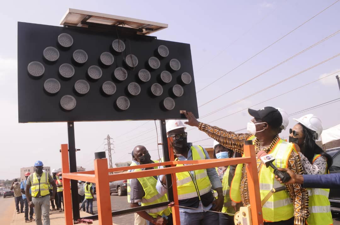 date_africa's tweet photo. 🇬🇭Ghana : Minister for Roads and Highways inspected ongoing works on the Nanakrom-School Junction Road.

#utdaghana #utdainfo #utdaroad #utdahighway #utdananakrom_school_junction_road #utdananakrom https://t.co/jJju3uQkLY