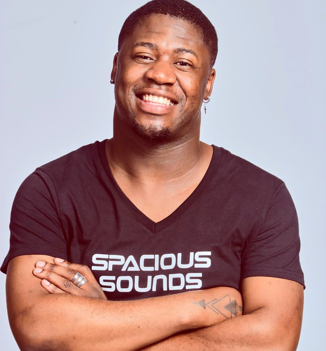 CUTFM1058's tweet photo. #HouseSpotlight
On the spotlight today: Jazzuelle
Check out his songs:
1. Jazzuelle ft Tebza Da Soul- Sapphire
2.Jazzuelle- Nomadic Splendour
📲WhatsApp| 0713431233
☎️Studio Line| 0515073747
💻 Stream| https://t.co/0PvIpv9hEs
#HouseOfDeep
#InTheHouseWithMats https://t.co/qwJ84o57Qv