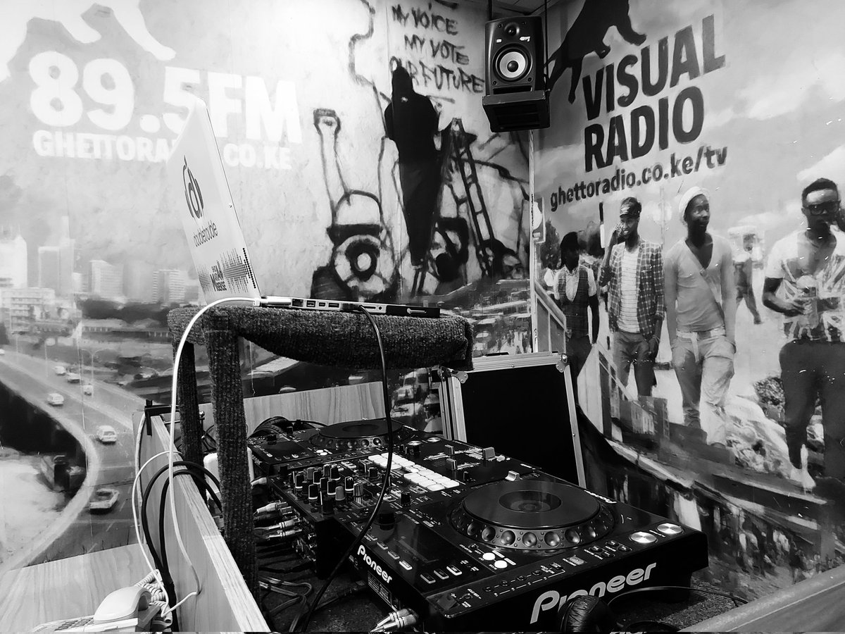Show ni #ReggaeKuruka Boxing Day edition @GhettoRadio895 tune in tuko live 5pm to 9pm. Radar safi #ShidaMaraMbekse