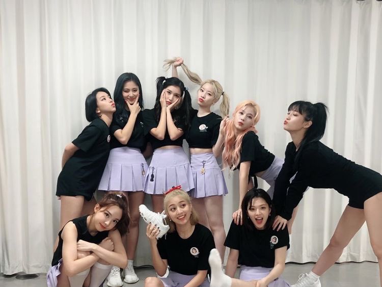Hyoloml's tweet photo. I will never be able to repay you how much love and happiness I have received from you. It’s only been a year since I got to know you but I will never regret nor forget anything. I will always love you my girls. 🥰

THANK YOU TWICE
#기다렸어_트와이스
#트둥콘_꿈보다_꿈같은_순간 https://t.co/dzEHAgj1cH