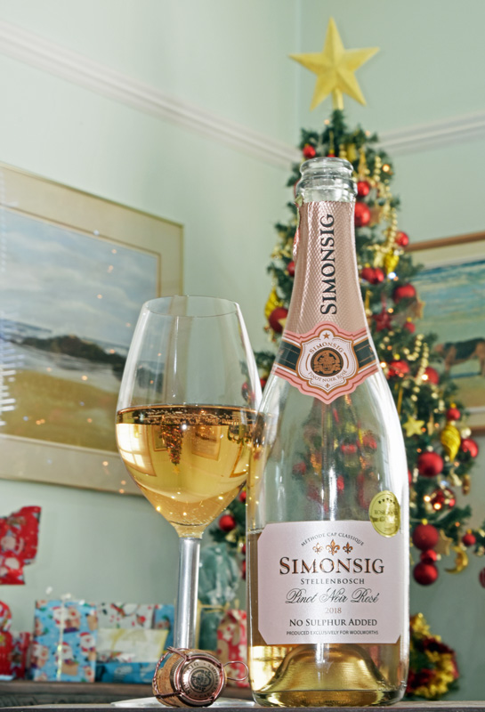MAININGMENU's tweet photo. Christmas bubble - Simonsig (Kaapse Vonkel) Pinot Noir Brut Rosé 2018. Rich, serious with a delicate mousse. Delicious strawberry tempered by savoury notes
@SimonsigWines #Simonsig #KaapseVonkel #CapClassique #BrutRosé #Riedel #SouthAfricanWine #Christmas2021 #baubles https://t.co/YqCJFunR5s