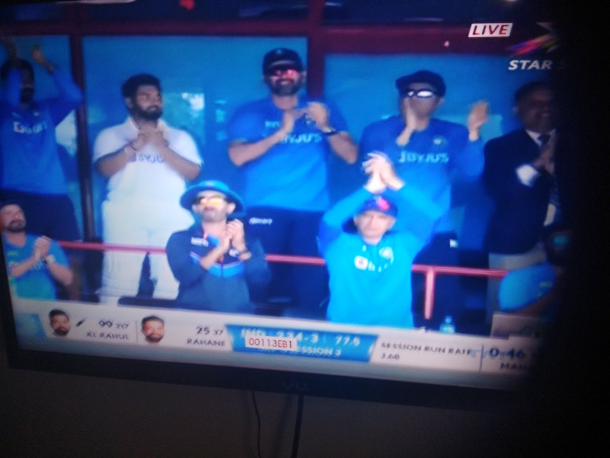 PhilatelySports's tweet photo. #BoxingDayTest #Indiancamp applauds #KLRahul century https://t.co/1nSiGuSq8T