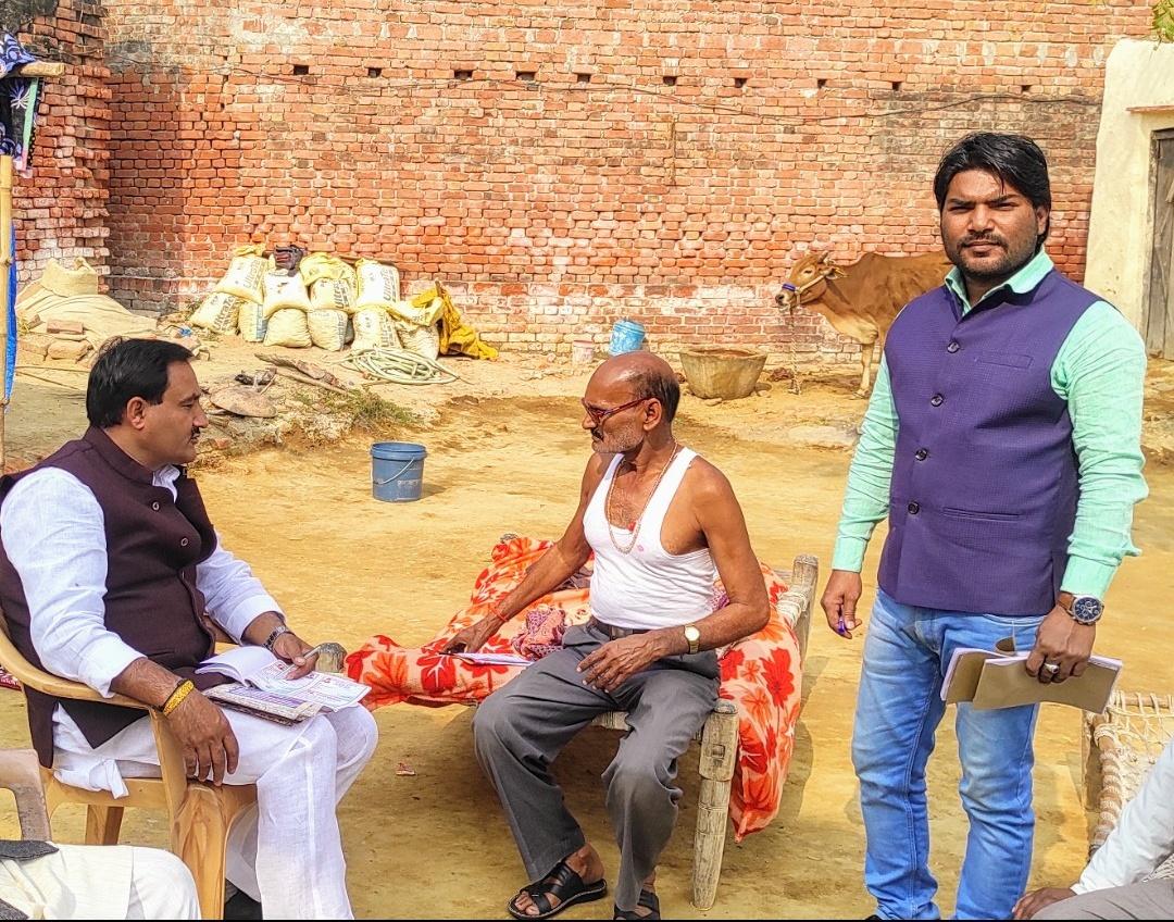 ErAKSINCUP's tweet photo. #258_विधानसभा_क्षेत्र_हंडिया
दिनांक 26 दिसंबर 2021  

     अनिल पांडेय जी के नेतृत्व में आज धनुपुर ब्लाक अंतर्गत जन जागरण अभियान श्रीमती Priyanka Gandhi Vadra  द्वारा किए गए प्रतिज्ञा पत्र का वितरण एवं जनसंपर्क किया गया....
@AnilPan52361661 
@pramodtiwari700 https://t.co/SapOmsEkCI
