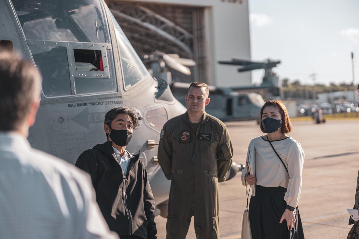 USMC's tweet photo. #Marines with @1stMAW_Marines host Japanese local reporters for a tour of an MV-22 Osprey at Marine Corps Air Station Futenma, Okinawa, Japan.

This event provides the Japanese local population a better understanding of #MarineCorps equipment and capabilities. https://t.co/04mNfhi6Rt
