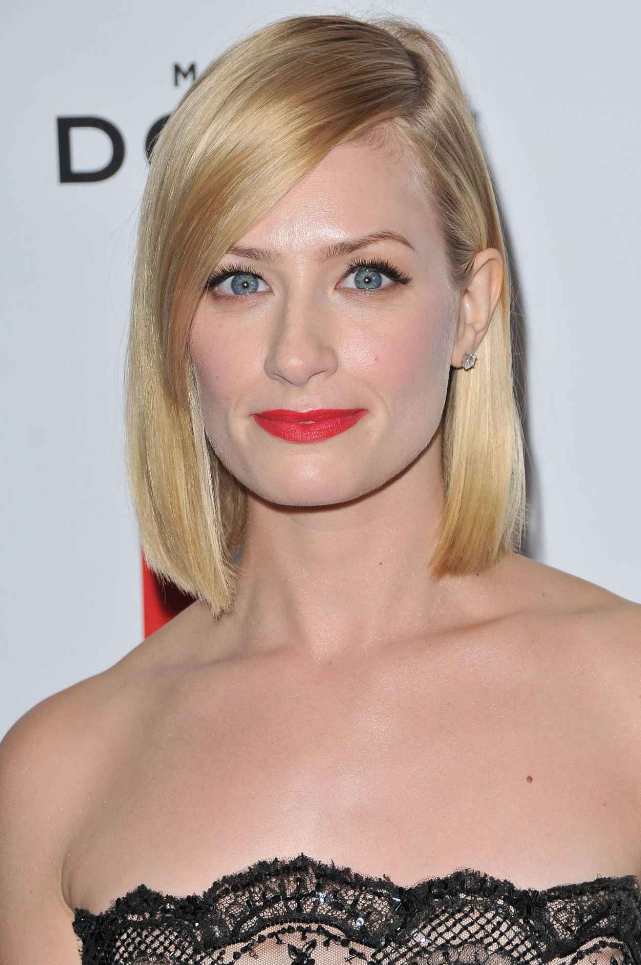 Happy Birthday to the lovely Beth Behrs!! She\s the small busted half of 2 Broke Girls!! 