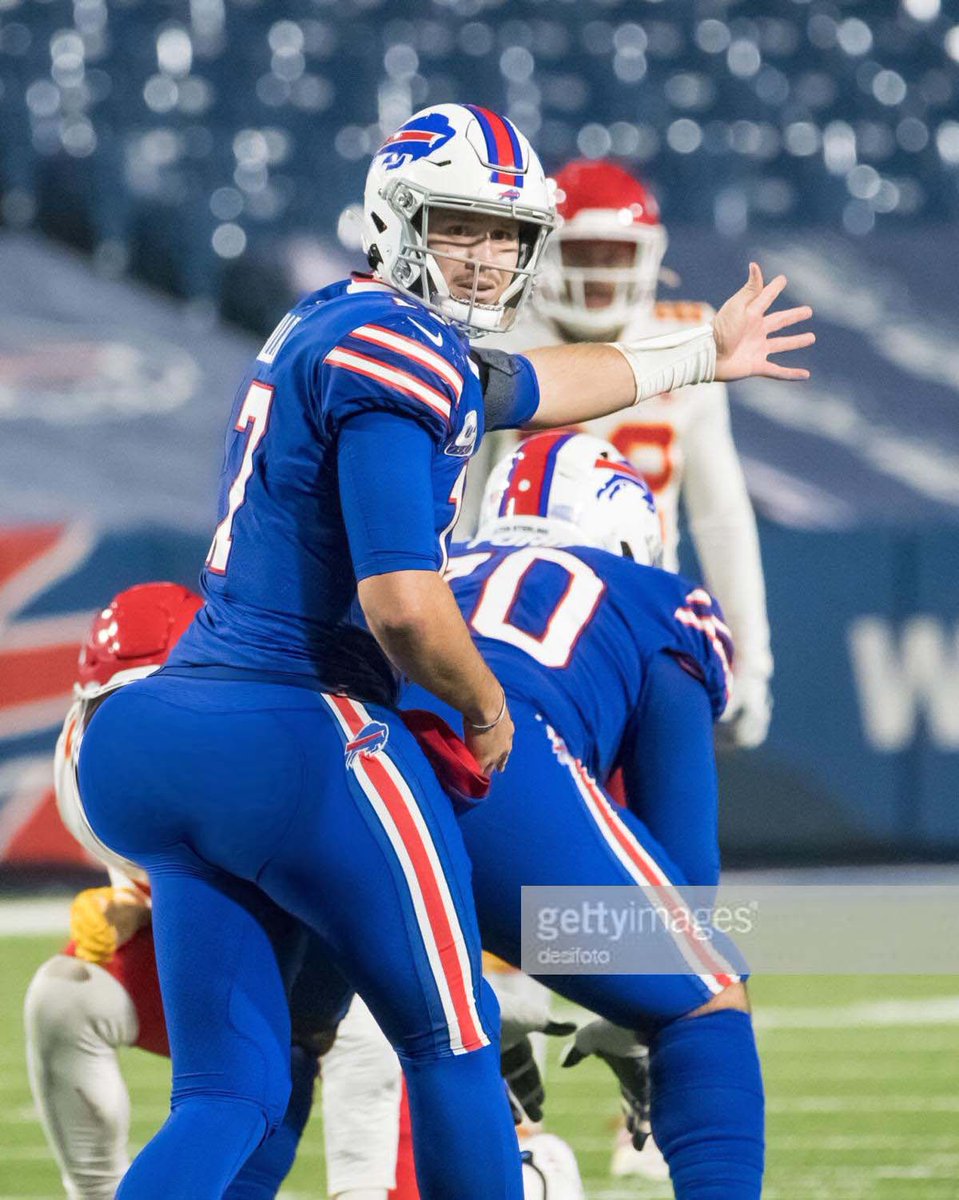 MereKatKat's tweet photo. These photos are unedited. Go Bills. https://t.co/R4j6WHfHiX