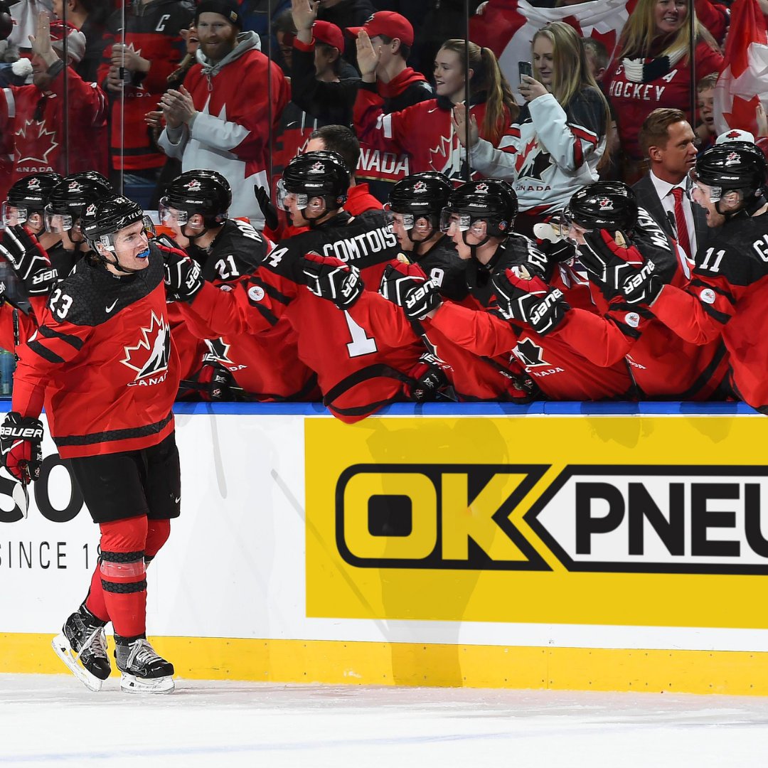 okpneus's tweet photo. Ne lâchez pas! Voici quelques photos #flashback du tournoi de l'an dernier ! Toujours un plaisir de soutenir notre équipe! Suivez-vous le Championnat mondial junior cette année ? #WorldJuniors #TeamCanada https://t.co/Gr36jnMbKm