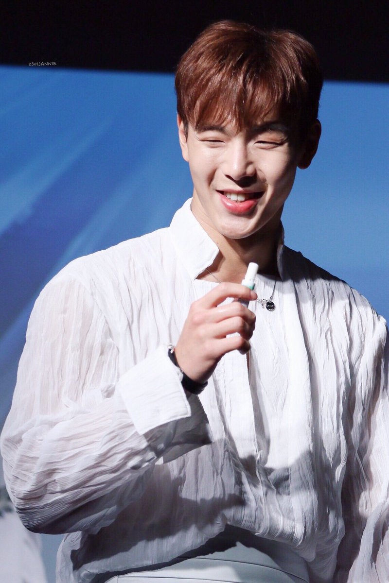 2018shownu's tweet photo. 181111 셔누 태국 코뻥 야돔 https://t.co/KiVh0fuWLX