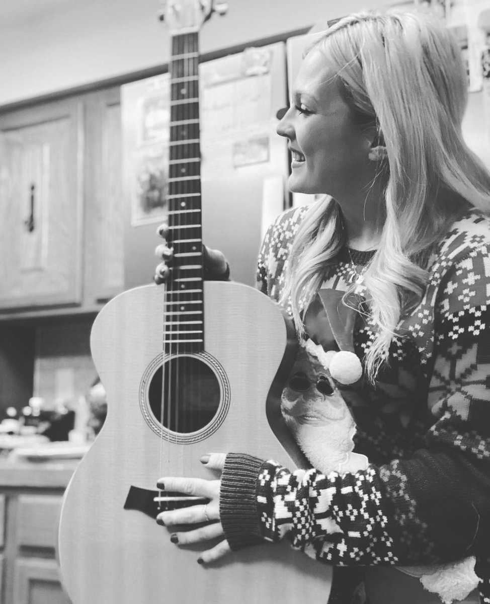 prettiful24's tweet photo. Hannah and her Baby at Christmas!😁🎄🎅 https://t.co/Lyk0Yz8JnY