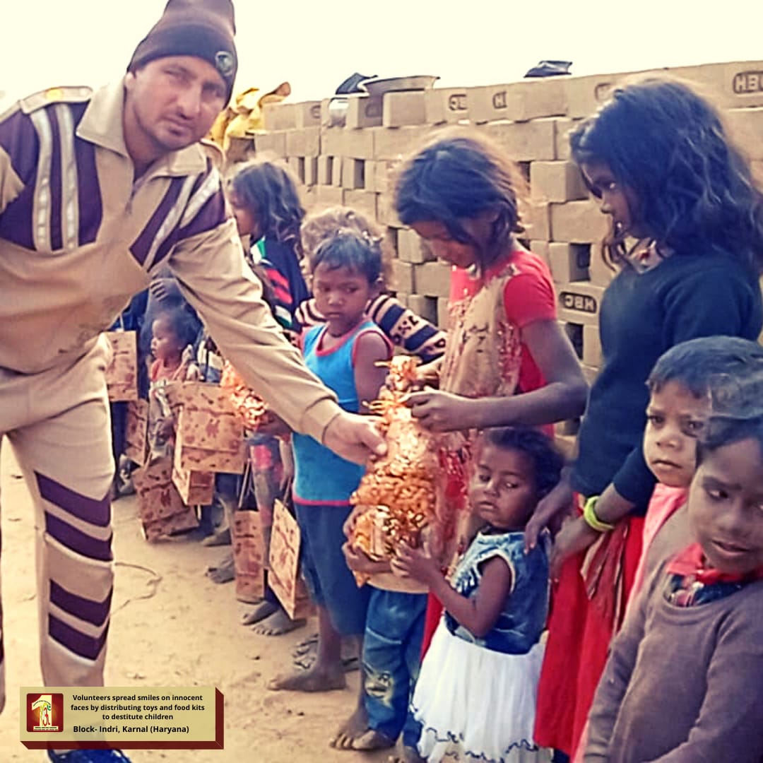 DSSNewsUpdates's tweet photo. Smile On Innocent Face- Distributing toys &amp; food kits to destitute children following the guidance of Saint Dr. Gurmeet Ram Rahim Singh Ji Insan | Block: Indri, Karnal (Haryana)
#SpreadingSmile #SpreadLove #SpreadTheJoy #Smile #toys #ToysBank #FoodBank #SmileOnInnocentFace https://t.co/wazzXyL11a