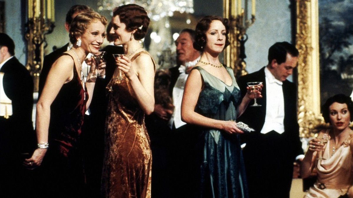 RT @DesigningMovies: On Boxing Day twenty years ago: GOSFORD PARK (2001, costumes by Jenny Beavan) https://t.co/WxtTeOnvNG