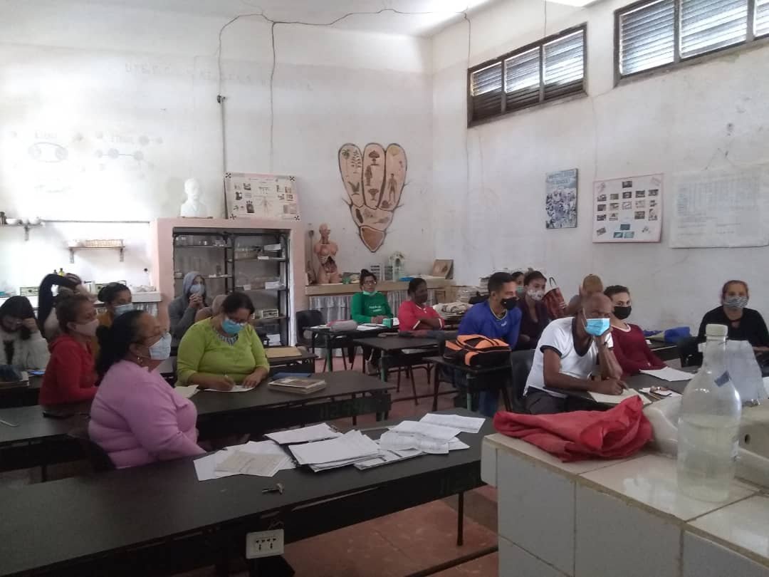 ValdesYuleibys's tweet photo. Profesores del ipu Pedro García Veloz en San Luis Pinar del Río en preparación metodológica y validando resultados de la etapa que culmina @elsa_ena  @YadiraA87410523 @DireccinProvi12 @EvelioHerreraP1 @CurbeloNiurka. https://t.co/N2ULK4R46S