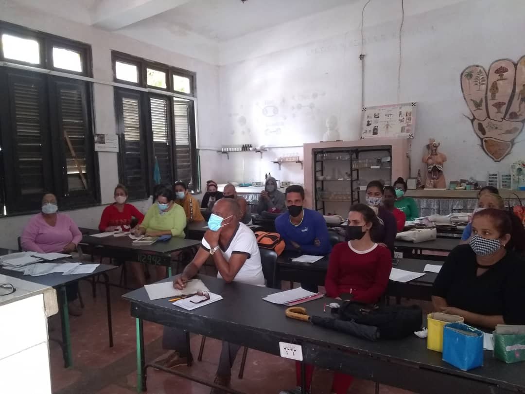 ValdesYuleibys's tweet photo. Profesores del ipu Pedro García Veloz en San Luis Pinar del Río en preparación metodológica y validando resultados de la etapa que culmina @elsa_ena  @YadiraA87410523 @DireccinProvi12 @EvelioHerreraP1 @CurbeloNiurka. https://t.co/N2ULK4R46S