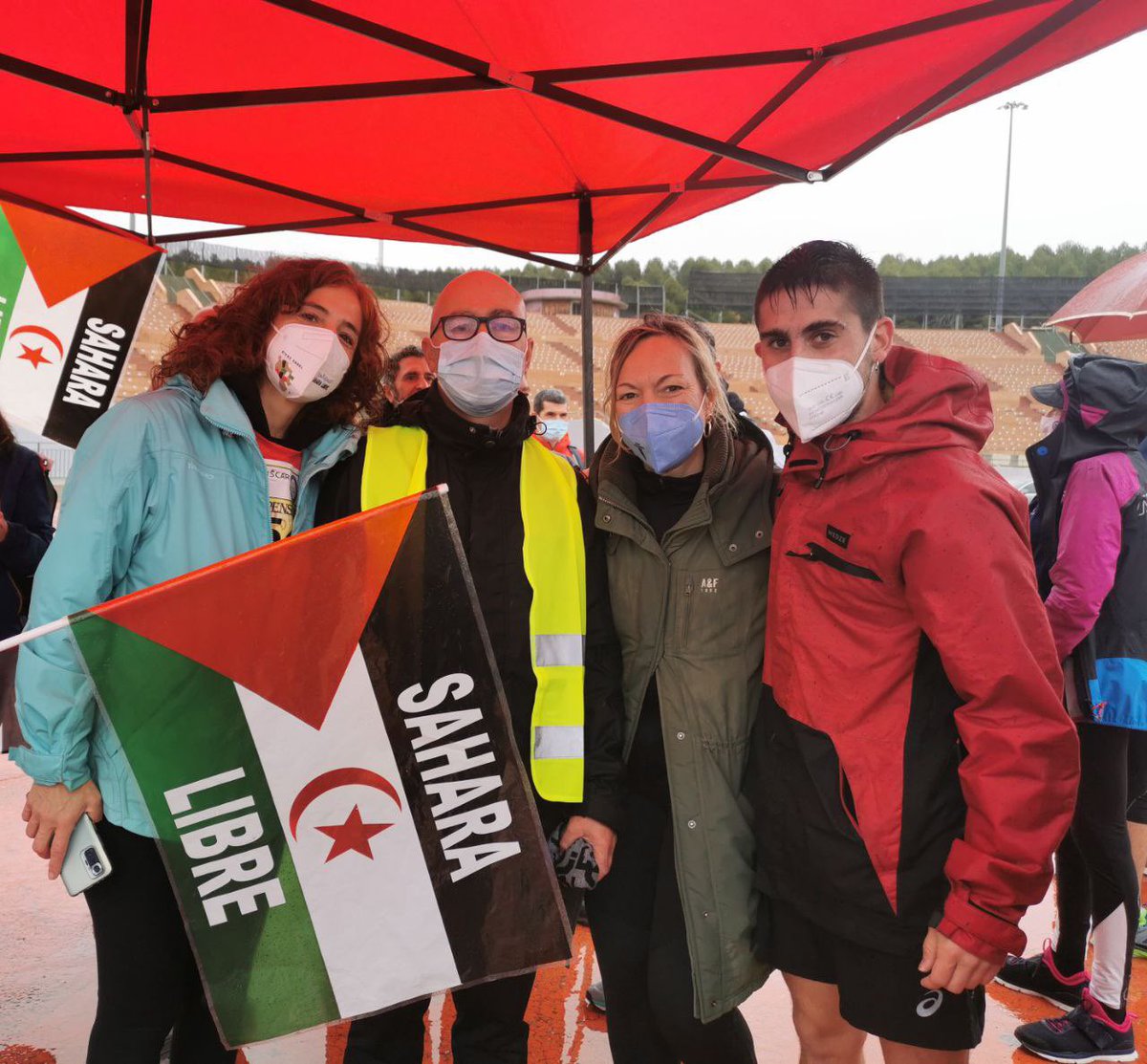 josalfaro's tweet photo. Ni la lluvia ni el frío detienen el espíritu deportivo, reivindicativo y solidario de #Rivas. Hoy en la @SRipense https://t.co/ZsrEFf6Rfu