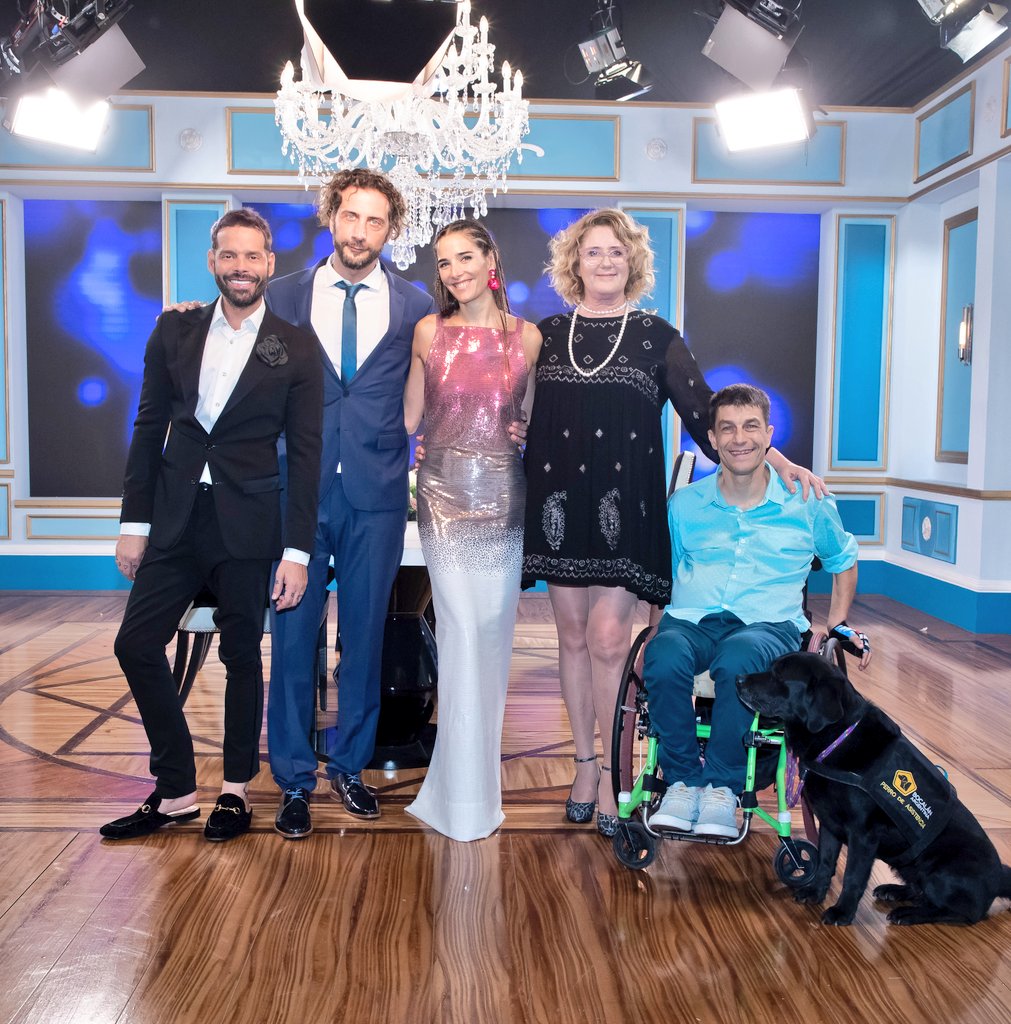 sergiorodo's tweet photo. Lo + visto de #Navidad 
#Mesaza 5.8
#CasadosConHijos (2) 5.1
#LaQuietud 5.0
#LosSimpson 4.7
#GuerraDePapas 4.6
#YoLosDeclaroMaridoYLarry 3.8
#RDM 3.8
#PeligroEnLaMontaña 3.7
#Hielo 3.2
#FuegoConFuego 3.2
#DesafioSuperlike 3.1
#Cucinare 3.1
#CasadosConHijos 2.3 https://t.co/hF5PBHFjBu