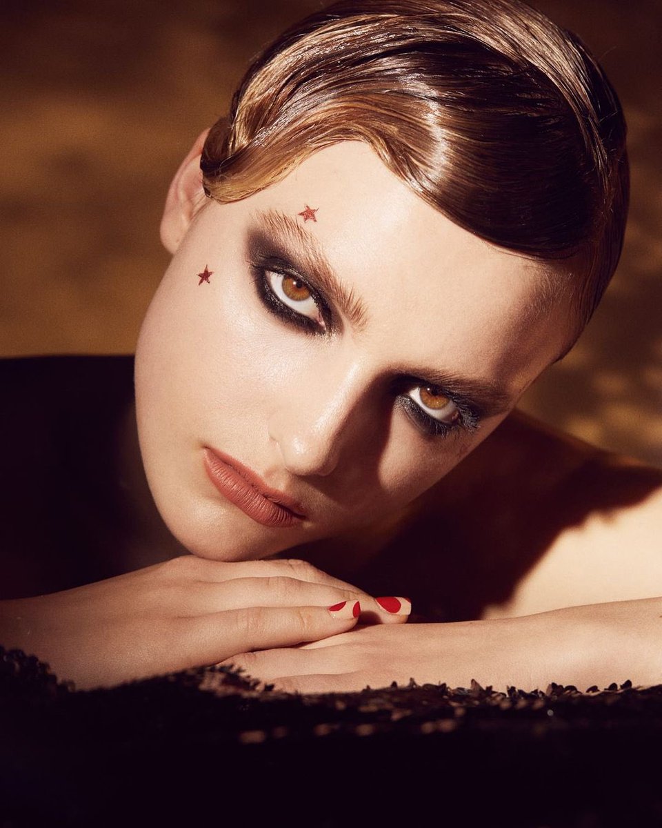 PremierModels's tweet photo. ✨ Festive glam with the beautiful SONYA ✨💋 for @wonderlandmag and @LouboutinWorld Beauty
Photographer #davidreiss⁣
Hair #pauljones⁣
Makeup #emmamakeupmiles⁣
#SonyaMaltceva #PremierModels https://t.co/yPKejwIwfC