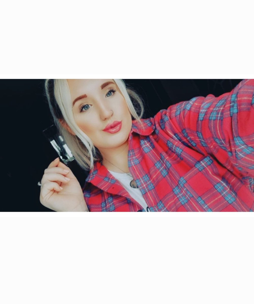 RebeccaRyde20's tweet photo. Boxing day vibesss 👄 https://t.co/Qq11ICEuJw