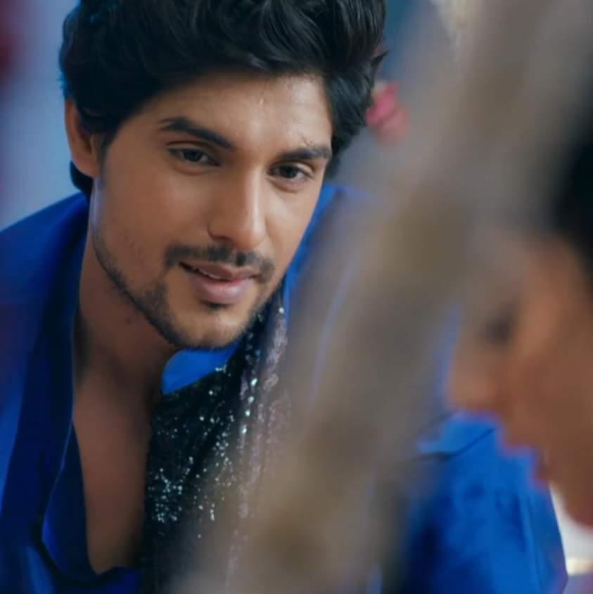 radheradhehai's tweet photo. I was once a #Jasfa fan!
Them/Fandom was my job. 
I used to scream on scenes as such.

I mean, just look at this horny d!¢KhE@d. Didn't know they'd conclude like this! Fuvk you Farteh. 

But yeah, cheers to that phase if that makes sense idk.

SOULESS UD IF NO JASFA 
#Udaariyaan. https://t.co/bFOhQaOEea