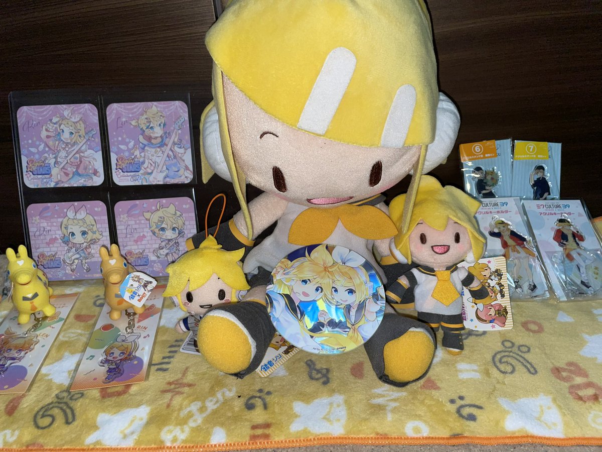 M_MMiku's tweet photo. #鏡音誕生祭2021 #鏡音リンレン 
#鏡音14誕 #鏡音リン #鏡音レン

14周年×14歳
Happy Birthday 🍌鏡音🍊

我が家の鏡音達の誕生日小説
誕生日前日
→ https://t.co/IvOdtnHmPL
誕生日当日
→ https://t.co/hcL8BM58Kf https://t.co/KVJsaleMya