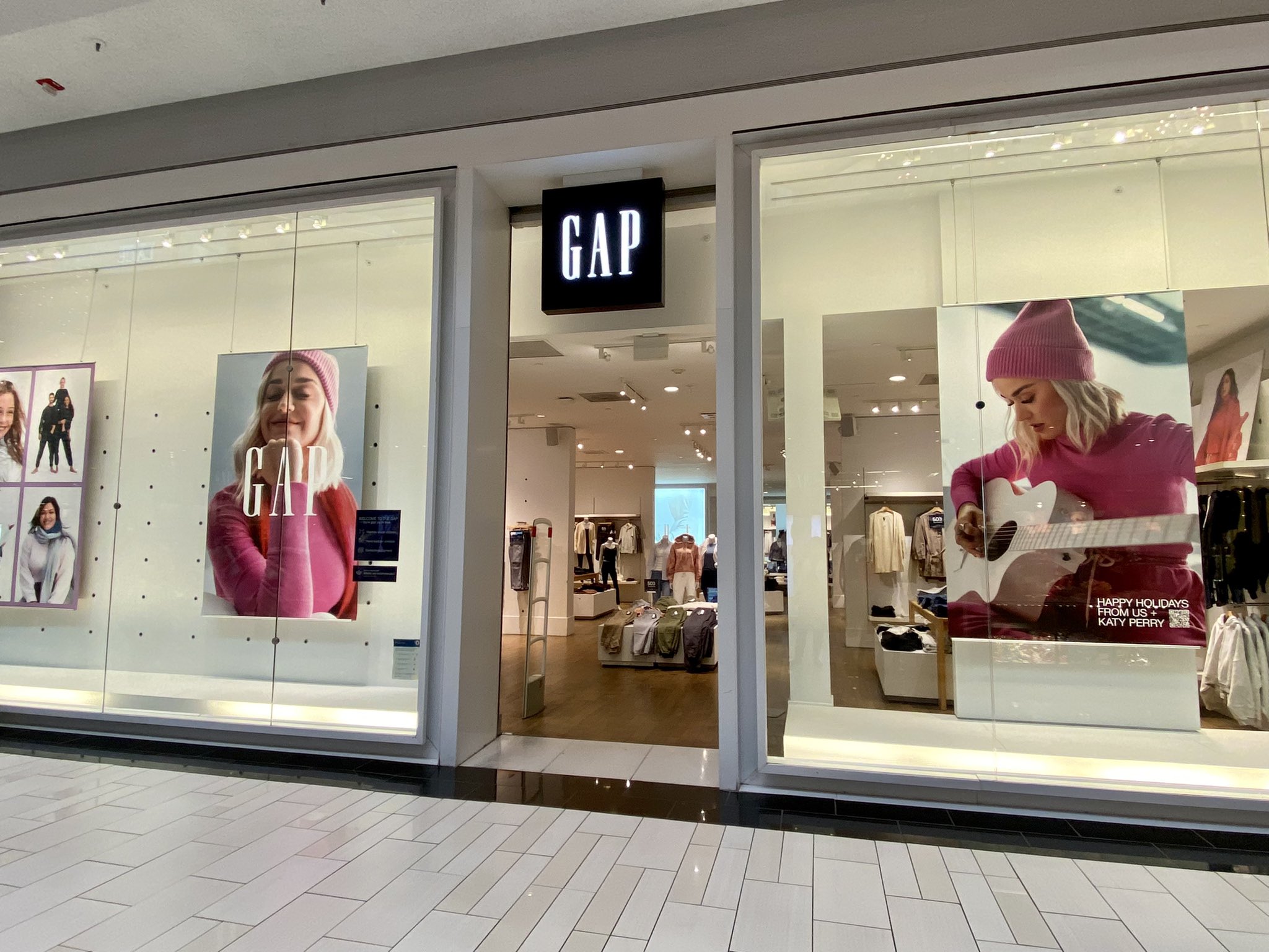 Holyoke Mall on X