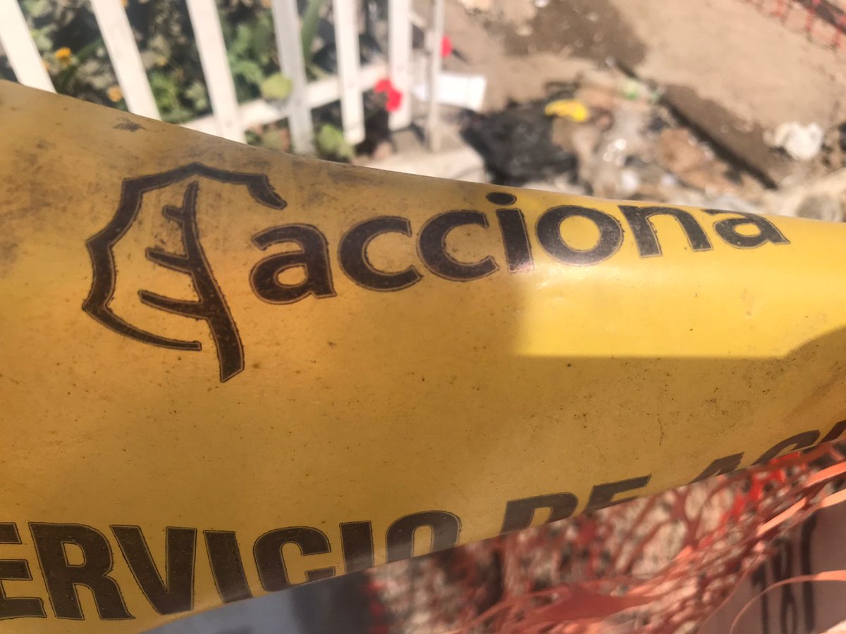 erickragas's tweet photo. @SedapalOficial @e_joe_luis @SedapalOficial no solucionan nada!!! La subcontratista ACCIONA es terrible. https://t.co/mZlZsZ9dxj