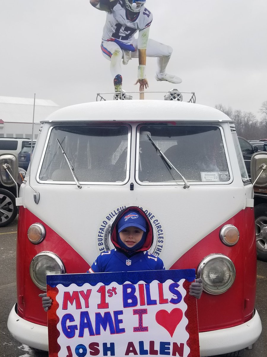 wizardman2621's tweet photo. @JoshAllenQB my nephew Landyn Allen Payne went his first game last week and was hoping you would see his sign. Today he turns 6 yrs old. All he talks about is you. It is amazing what a player can do to a kid and he is an amazing kid. Please reachout to him somehow. Thanks goBills https://t.co/fX1XXOmHPx
