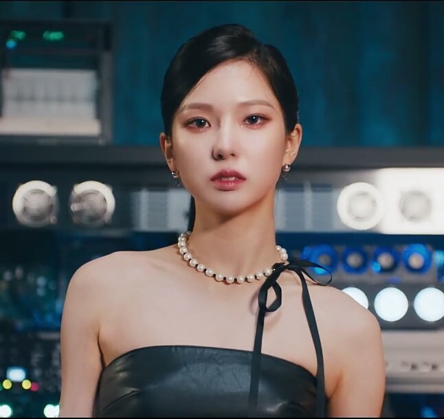 sqfteun's tweet photo. she is slaying it 😩 https://t.co/f6YQFmKMCn